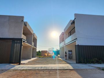Townhouse de 2 recámaras en Venta. Cholul, Yucatán.