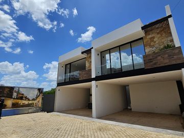 Townhouse de 2 recámaras en Venta. Cholul, Yucatán.