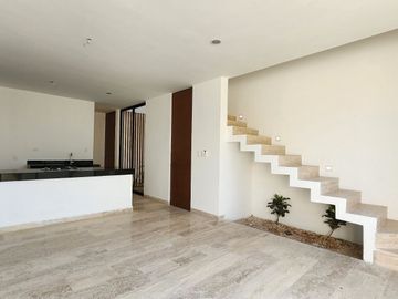 Townhouse de 2 recámaras en Venta. Cholul, Yucatán.