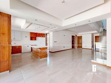 CASA EN VENTA CON MATERIALES DE LUJO