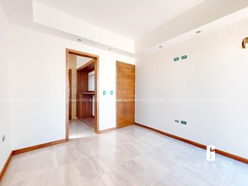CASA EN VENTA CON MATERIALES DE LUJO