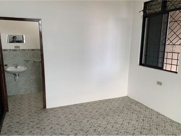 Casa en venta en Montecristi cerca a la iglesia