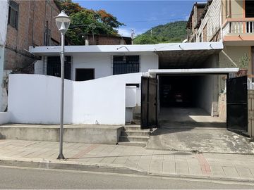 Casa en venta en Montecristi cerca a la iglesia