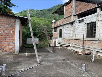 Casa en venta en Montecristi cerca a la iglesia