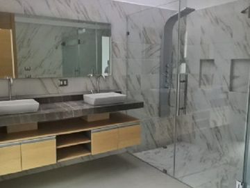 Hermosa y amplia residencia de AUTOR en VENTA