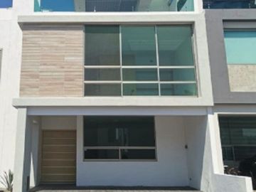 Hermosa y amplia residencia de AUTOR en VENTA
