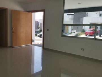 Hermosa y amplia residencia de AUTOR en VENTA
