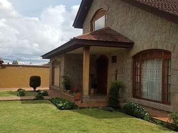 hermosa casa en venta de lujo con acabados de 1era sector rio amarillo sayausi san Sebastian