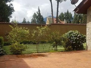 hermosa casa en venta de lujo con acabados de 1era sector rio amarillo sayausi san Sebastian