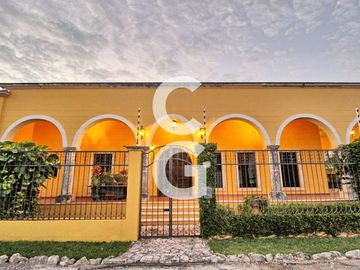 Casa en Venta en Cancun en Alamos I con Alberca y 3 Recamaras