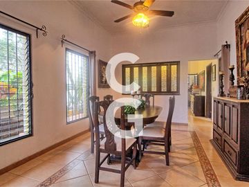 Casa en Venta en Cancun en Alamos I con Alberca y 3 Recamaras