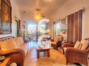 Casa en Venta en Cancun en Alamos I con Alberca y 3 Recamaras