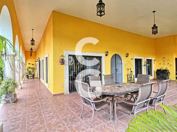 Casa en Venta en Cancun en Alamos I con Alberca y 3 Recamaras