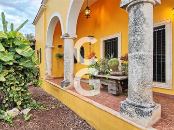 Casa en Venta en Cancun en Alamos I con Alberca y 3 Recamaras