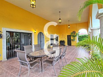 Casa en Venta en Cancun en Alamos I con Alberca y 3 Recamaras