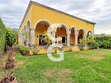 Casa en Venta en Cancun en Alamos I con Alberca y 3 Recamaras