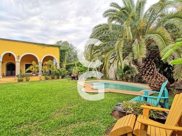 Casa en Venta en Cancun en Alamos I con Alberca y 3 Recamaras