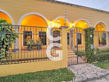 Casa en Venta en Cancun en Alamos I con Alberca y 3 Recamaras