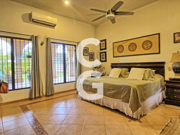 Casa en Venta en Cancun en Alamos I con Alberca y 3 Recamaras