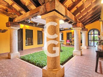 Casa en Venta en Cancun en Alamos I con Alberca y 3 Recamaras