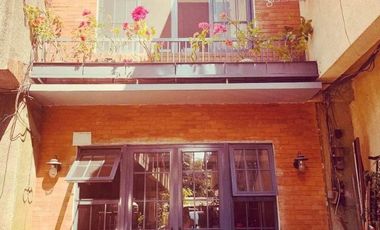 🌆 Exclusive QC Townhouse – Renovated 5BR with Solar Power & Elevator! 🏡✨