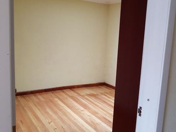 EDIFICIO DE 5 DEPARTAMENTOS EN AZOGUES