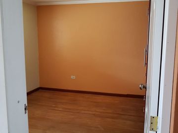 EDIFICIO DE 5 DEPARTAMENTOS EN AZOGUES