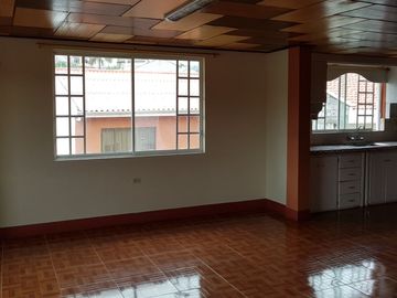 EDIFICIO DE 5 DEPARTAMENTOS EN AZOGUES
