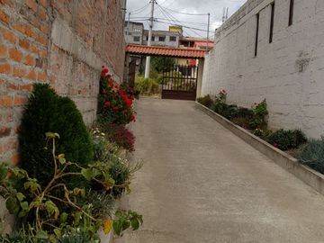 EDIFICIO DE 5 DEPARTAMENTOS EN AZOGUES