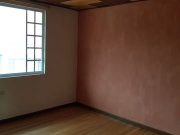 EDIFICIO DE 5 DEPARTAMENTOS EN AZOGUES