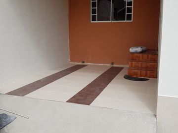 EDIFICIO DE 5 DEPARTAMENTOS EN AZOGUES