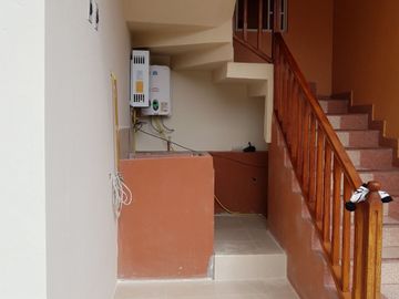 EDIFICIO DE 5 DEPARTAMENTOS EN AZOGUES