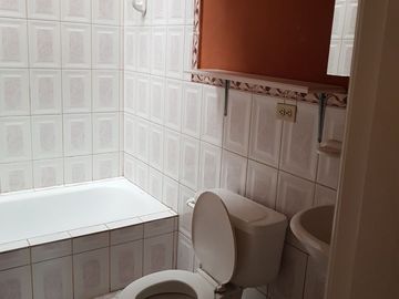 EDIFICIO DE 5 DEPARTAMENTOS EN AZOGUES