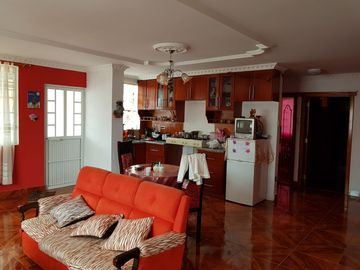 EDIFICIO DE 5 DEPARTAMENTOS EN AZOGUES