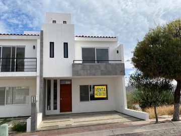 Pedregal de Schoenstatt, casa nueva,   alberca, cancha de tenis, vigilancia