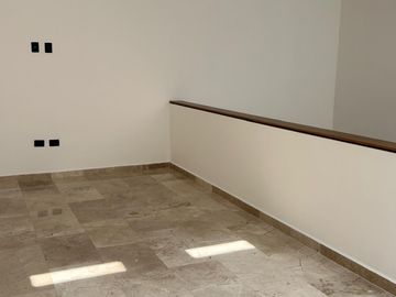 CASA EN VENTA EN LAGO DE JURIQUILLA A 3 MINUTOS DE ANTEA