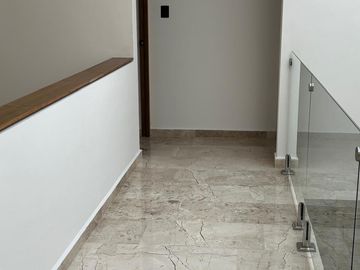 CASA EN VENTA EN LAGO DE JURIQUILLA A 3 MINUTOS DE ANTEA