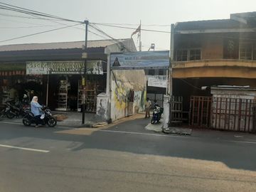 Rumah Tinggal Bongkar, 10 Meter Ke Cempaka Putih Raya