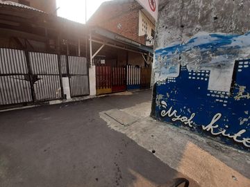 Rumah Tinggal Bongkar, 10 Meter Ke Cempaka Putih Raya