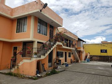 Vendo propiedad amplia con locales comerciales, áreas verdes y casa en Tucuso - Machachi
