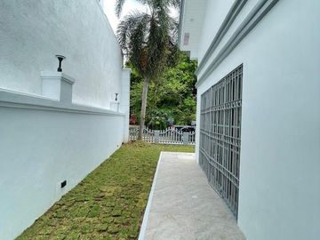 For Sale 5 BR Modern House & Lot in Filinvest East Homes Cainta