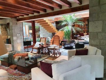 BELLA CASA EN VENTA ESTILO COLONIAL PASEO DE LAS LOMAS SANTA FE CDMX