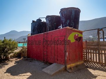 Parcela con 2 casas, piscina y locales comerciales, orilla de carretera, La Serena. $215millones
