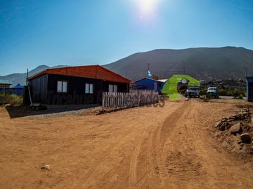 Parcela con 2 casas, piscina y locales comerciales, orilla de carretera, La Serena. $215millones