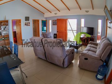 Parcela con 2 casas, piscina y locales comerciales, orilla de carretera, La Serena. $215millones