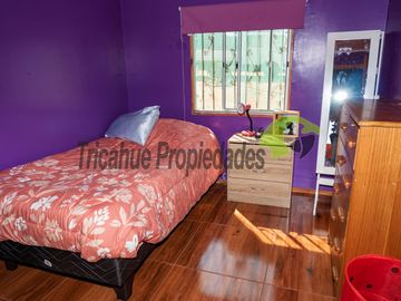 Parcela con 2 casas, piscina y locales comerciales, orilla de carretera, La Serena. $215millones