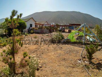 Parcela con 2 casas, piscina y locales comerciales, orilla de carretera, La Serena. $215millones