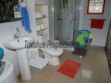 Parcela con 2 casas, piscina y locales comerciales, orilla de carretera, La Serena. $215millones