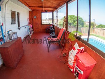 Parcela con 2 casas, piscina y locales comerciales, orilla de carretera, La Serena. $215millones