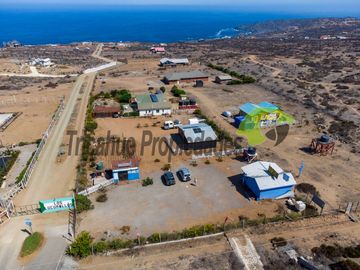 Parcela con 2 casas, piscina y locales comerciales, orilla de carretera, La Serena. $215millones